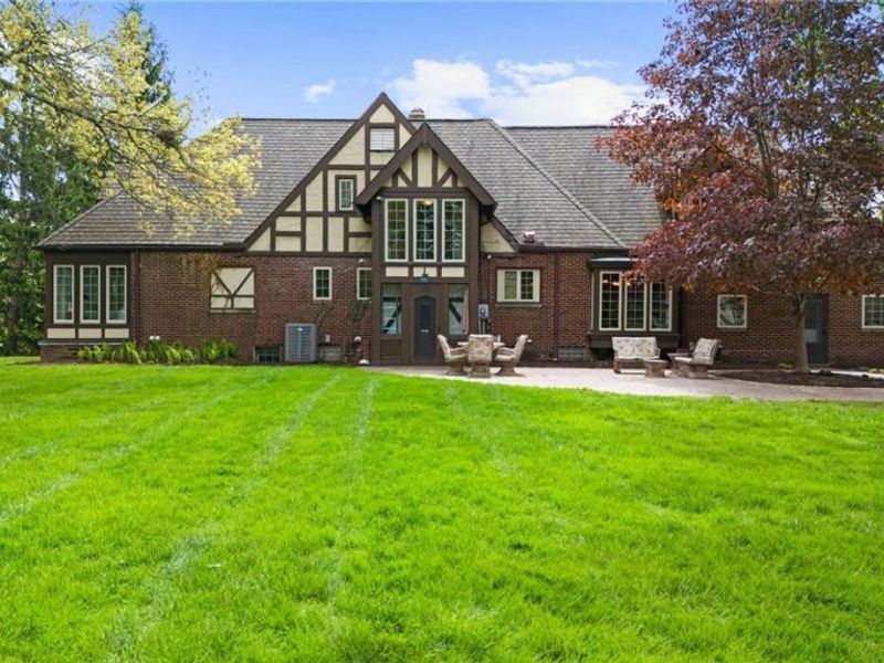 6736 Big Creek Parkway, Middleburg Heights, OH 44130 Photo 3