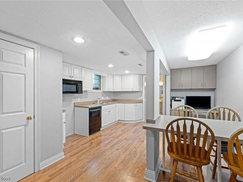 6736 Big Creek Parkway, Middleburg Heights, OH 44130 Photo 33