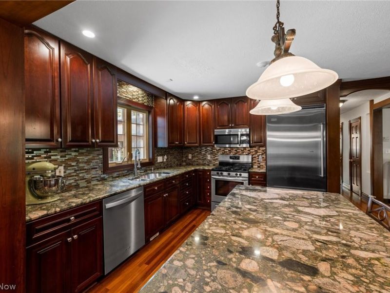 6736 Big Creek Parkway, Middleburg Heights, OH 44130 Photo 5