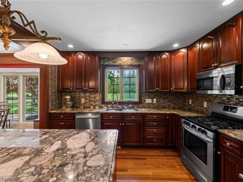 6736 Big Creek Parkway, Middleburg Heights, OH 44130 Photo 6