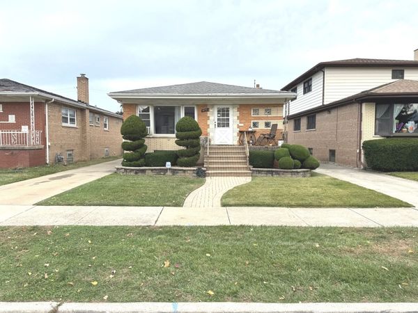 8737 S Richmond Avenue , Evergreen Park, IL 60805