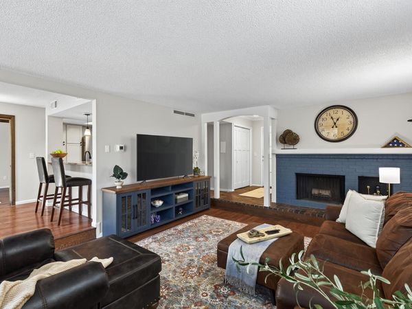 6085 Lincoln Drive, Unit 225, Edina, MN 55436