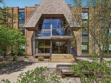 6085 Lincoln Drive , Unit 225, Edina, MN 55436