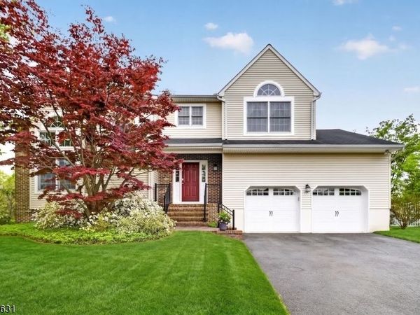 44 Fisher Dr, Hillsborough, NJ 08844