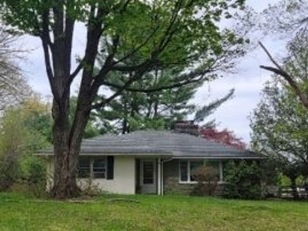 89 Mountain Ave, Mendham, NJ 07945