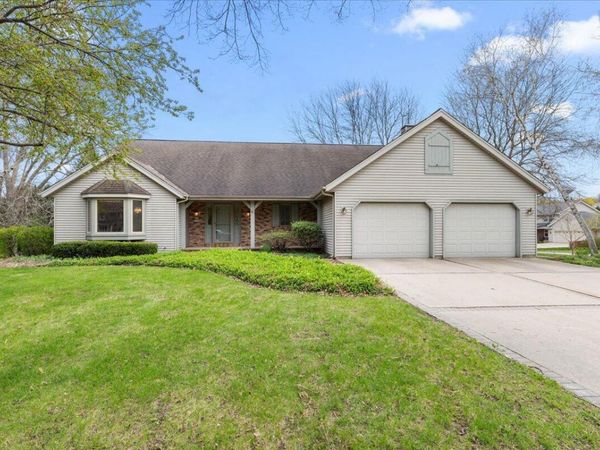 N95W7155 Coventry Ct, Cedarburg, WI 53012