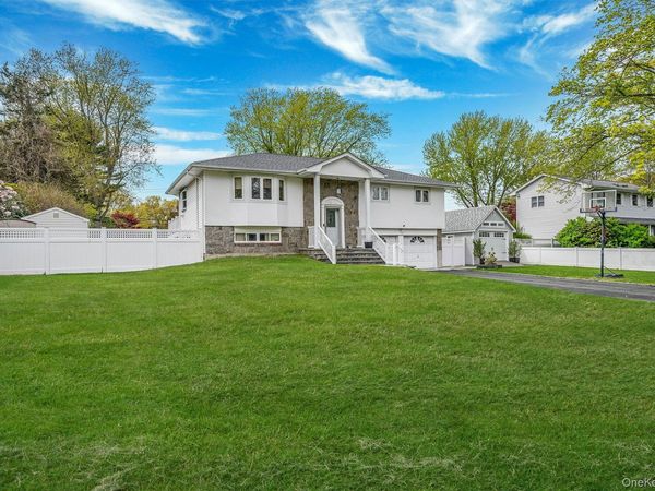 6 Warbler Lane , Commack, NY 11725