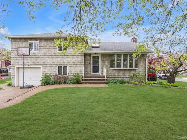 39 Warwick Place , Port Washington, NY 11050