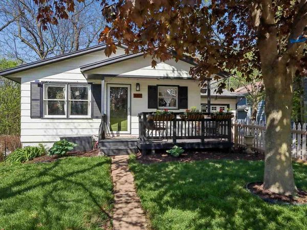 1007 N Summit Street, Iowa City, IA 52245