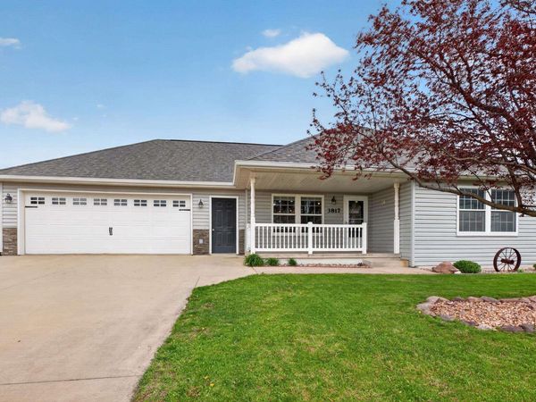 3817 Spring Court, Waverly, IA 50677