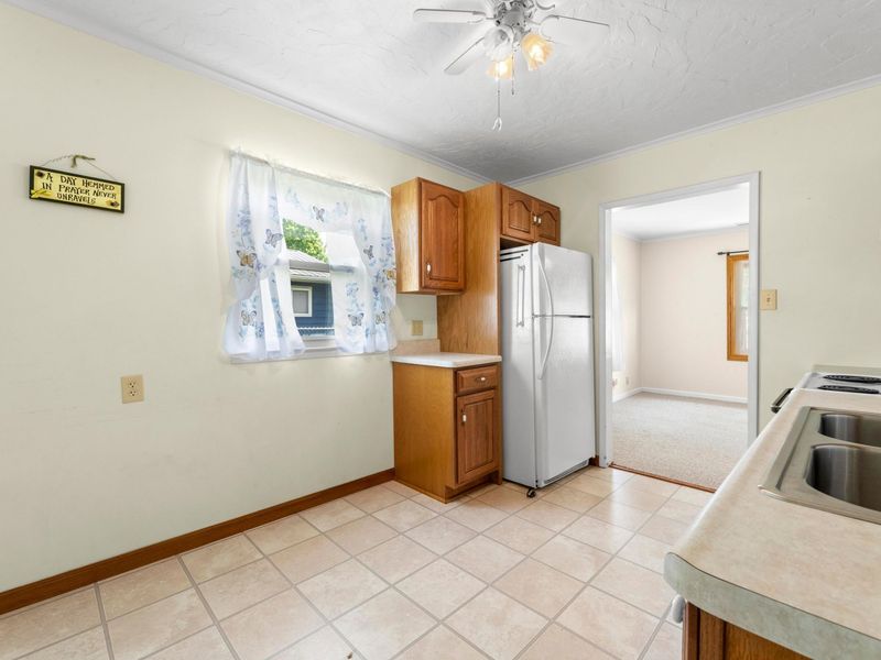 305 N Jefferson Street , Utica, OH 43080 Photo 6