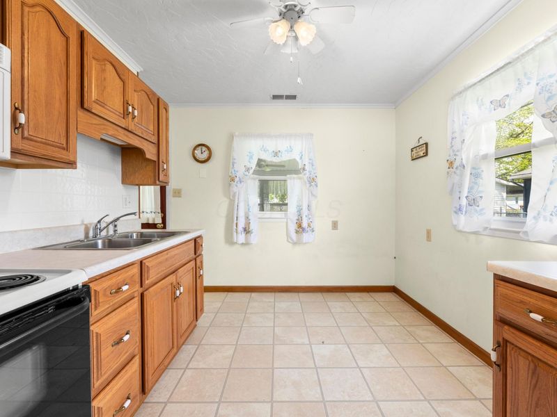 305 N Jefferson Street , Utica, OH 43080 Photo 8