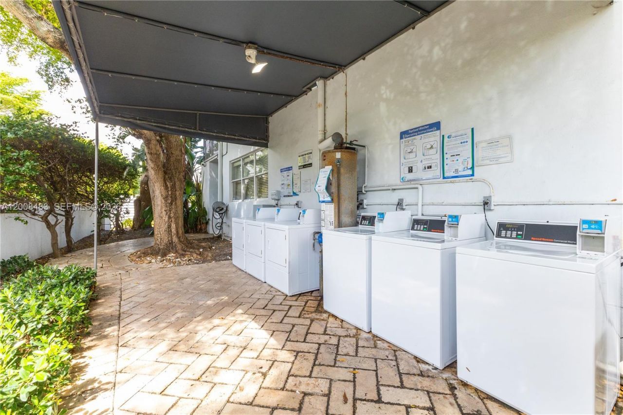 2445 Lake Pancoast Dr , Unit M, Miami Beach, FL 33140 Photo