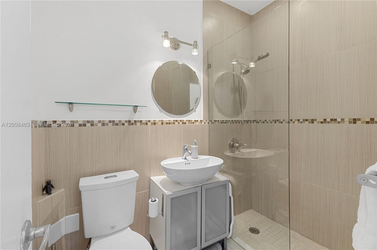 2445 Lake Pancoast Dr , Unit M, Miami Beach, FL 33140 Photo