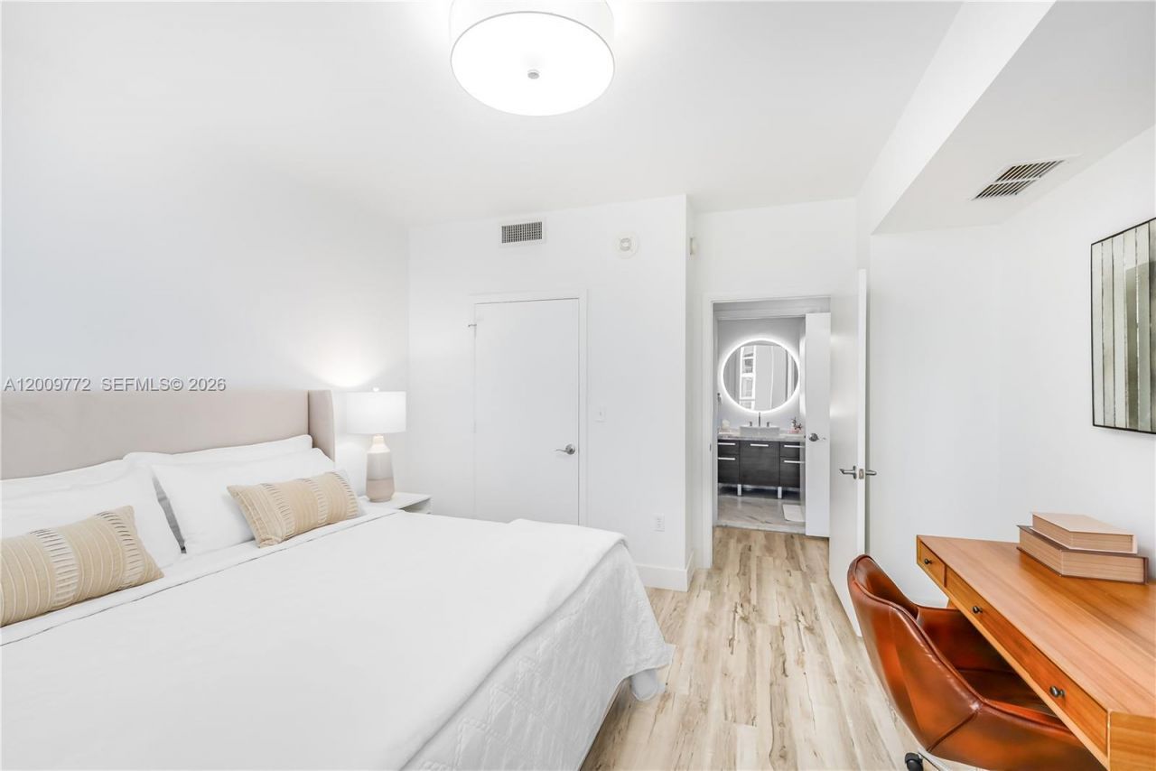 253 NE 2nd St , Unit 1606, Miami, FL 33132 Photo