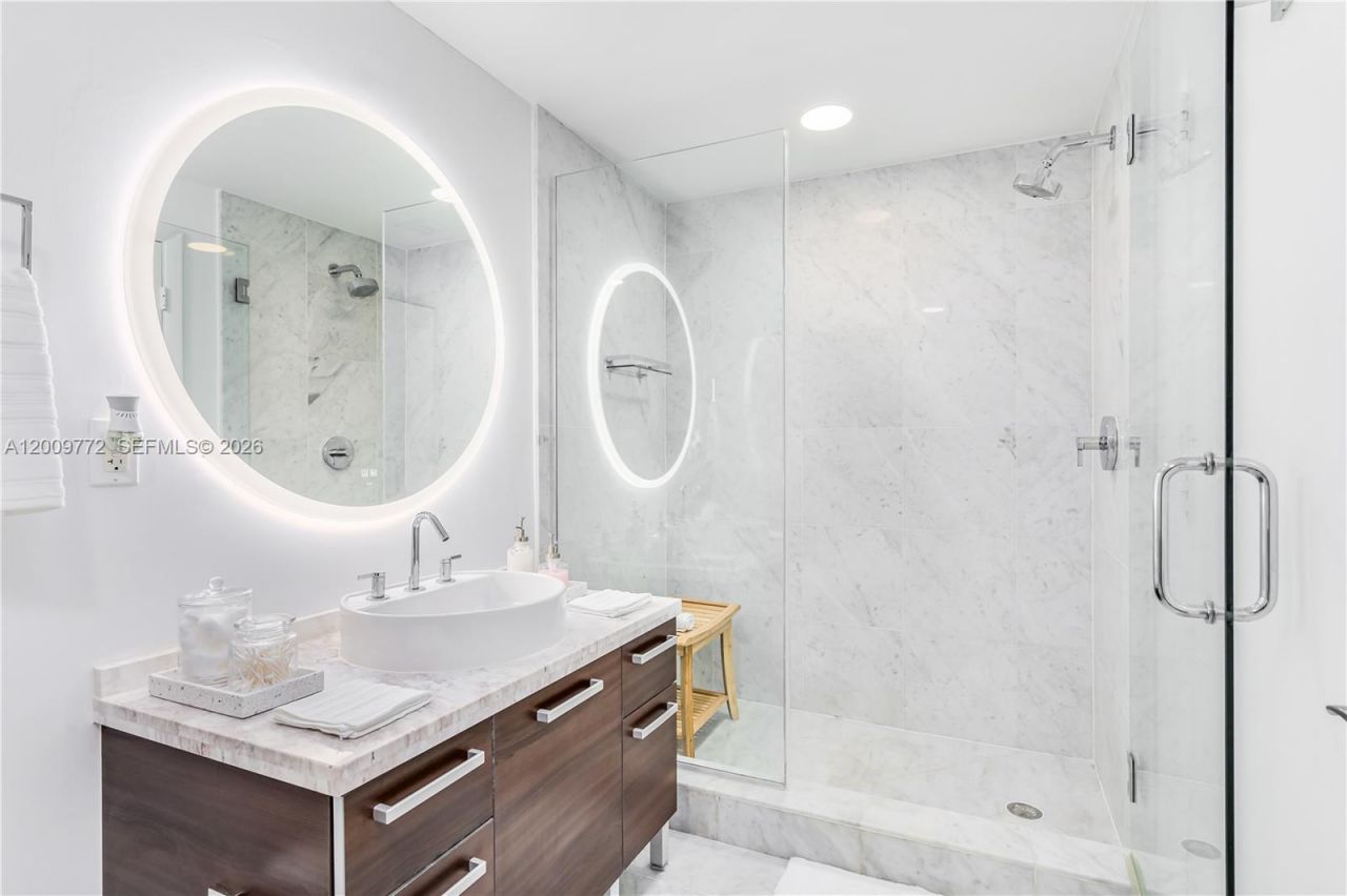 253 NE 2nd St , Unit 1606, Miami, FL 33132 Photo