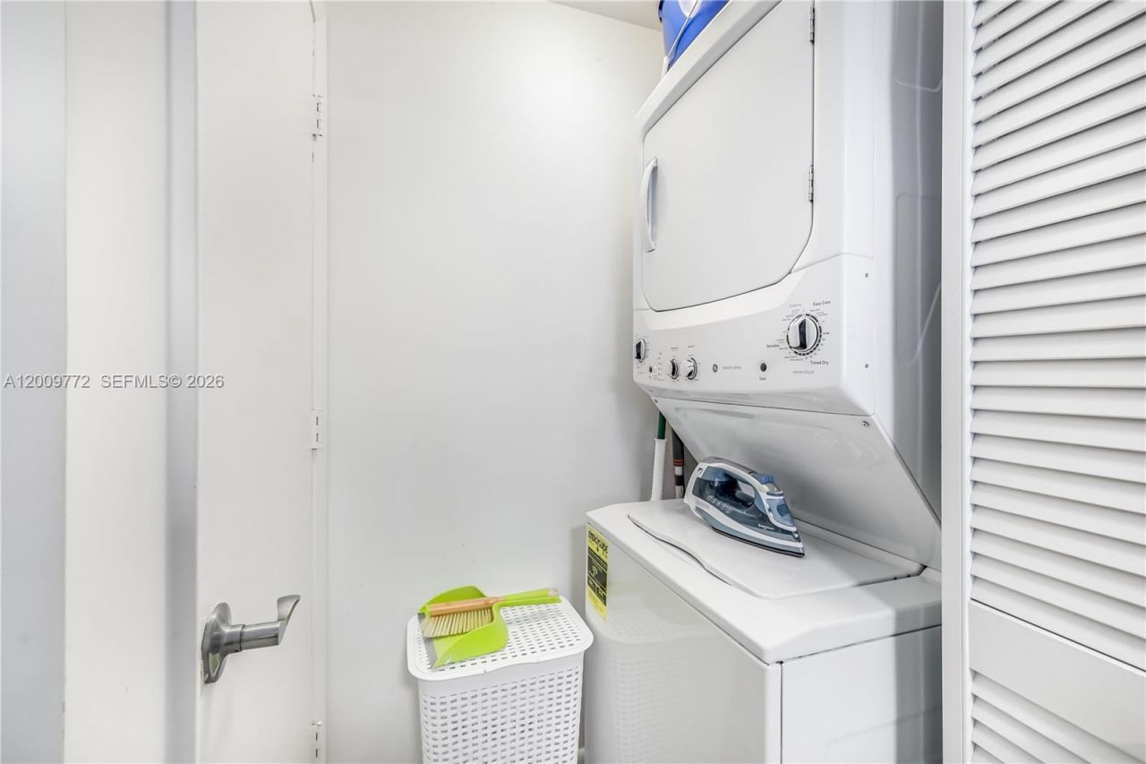 253 NE 2nd St , Unit 1606, Miami, FL 33132 Photo