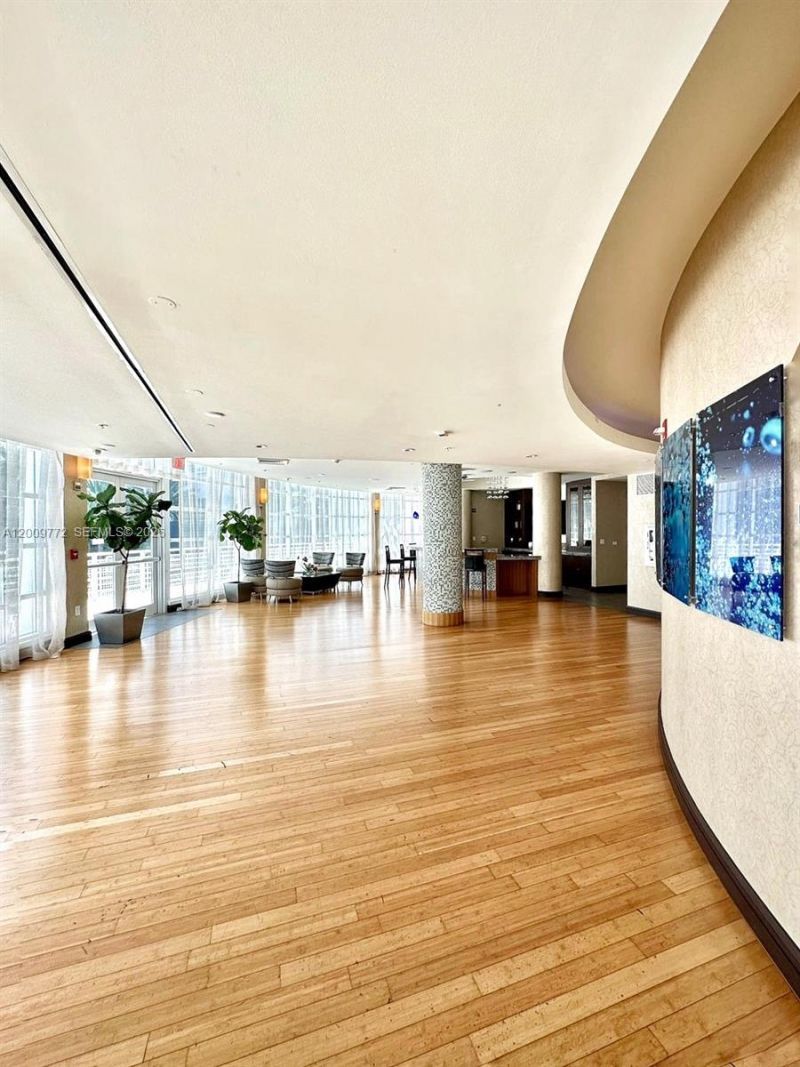 253 NE 2nd St , Unit 1606, Miami, FL 33132 Photo