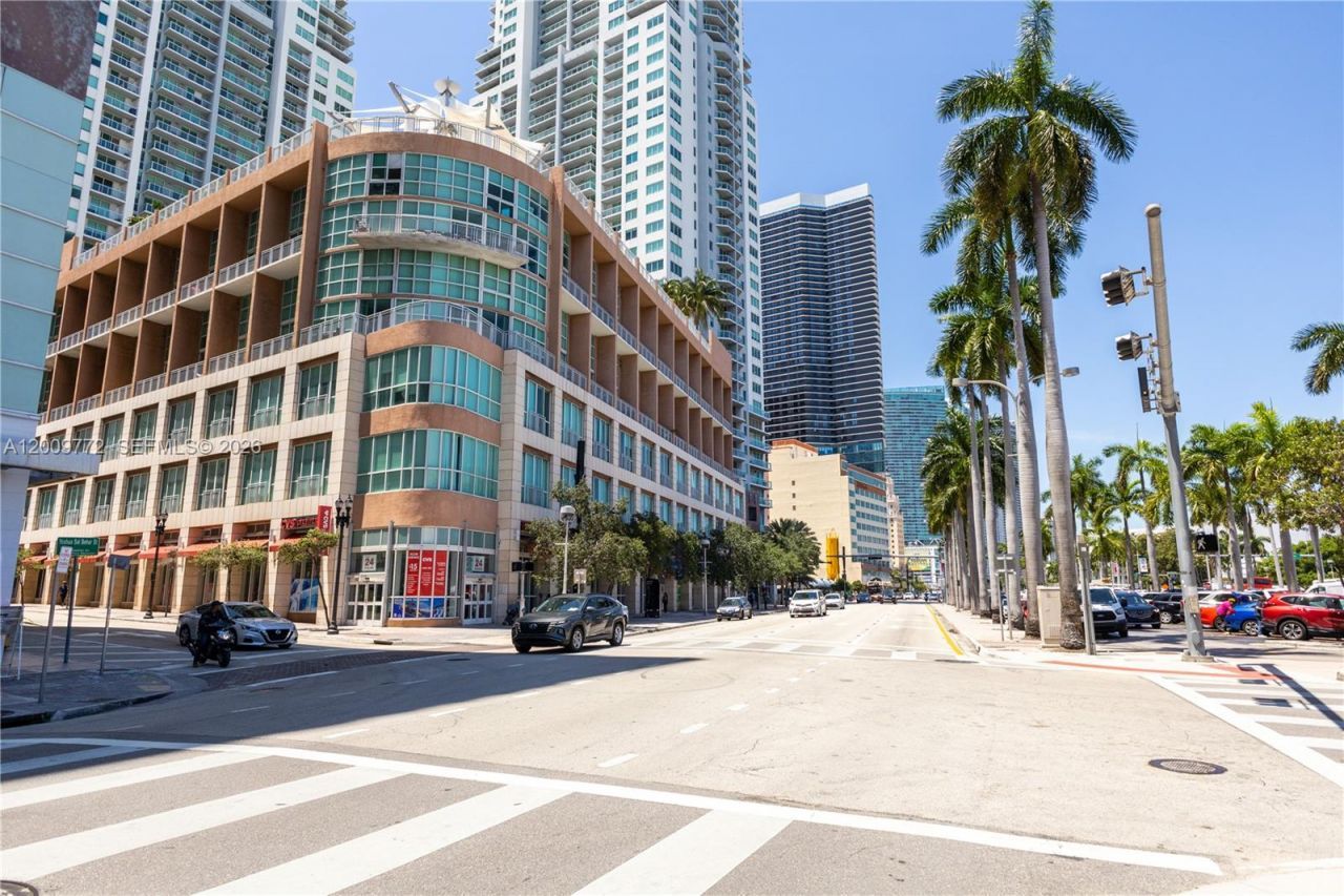 253 NE 2nd St , Unit 1606, Miami, FL 33132 Photo