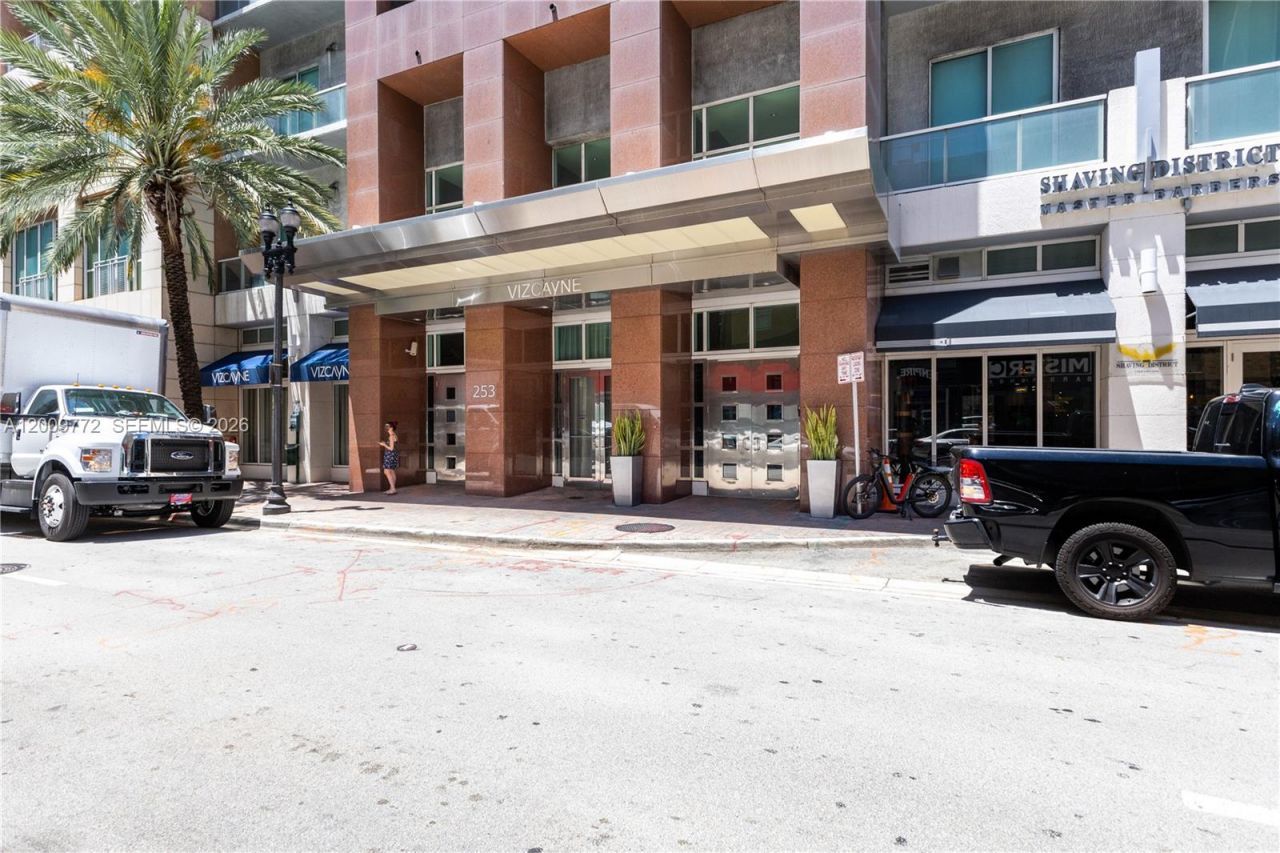 253 NE 2nd St , Unit 1606, Miami, FL 33132 Photo