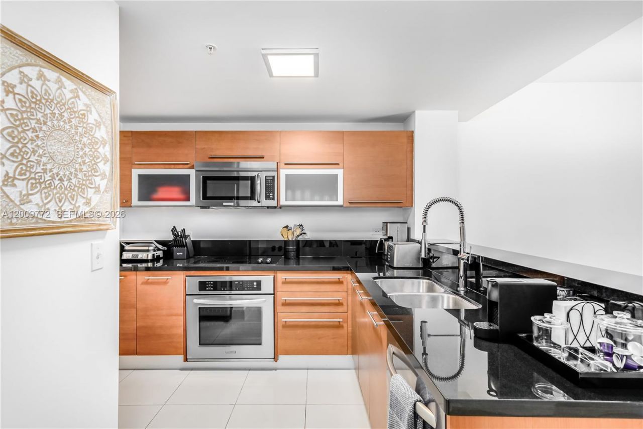 253 NE 2nd St , Unit 1606, Miami, FL 33132 Photo