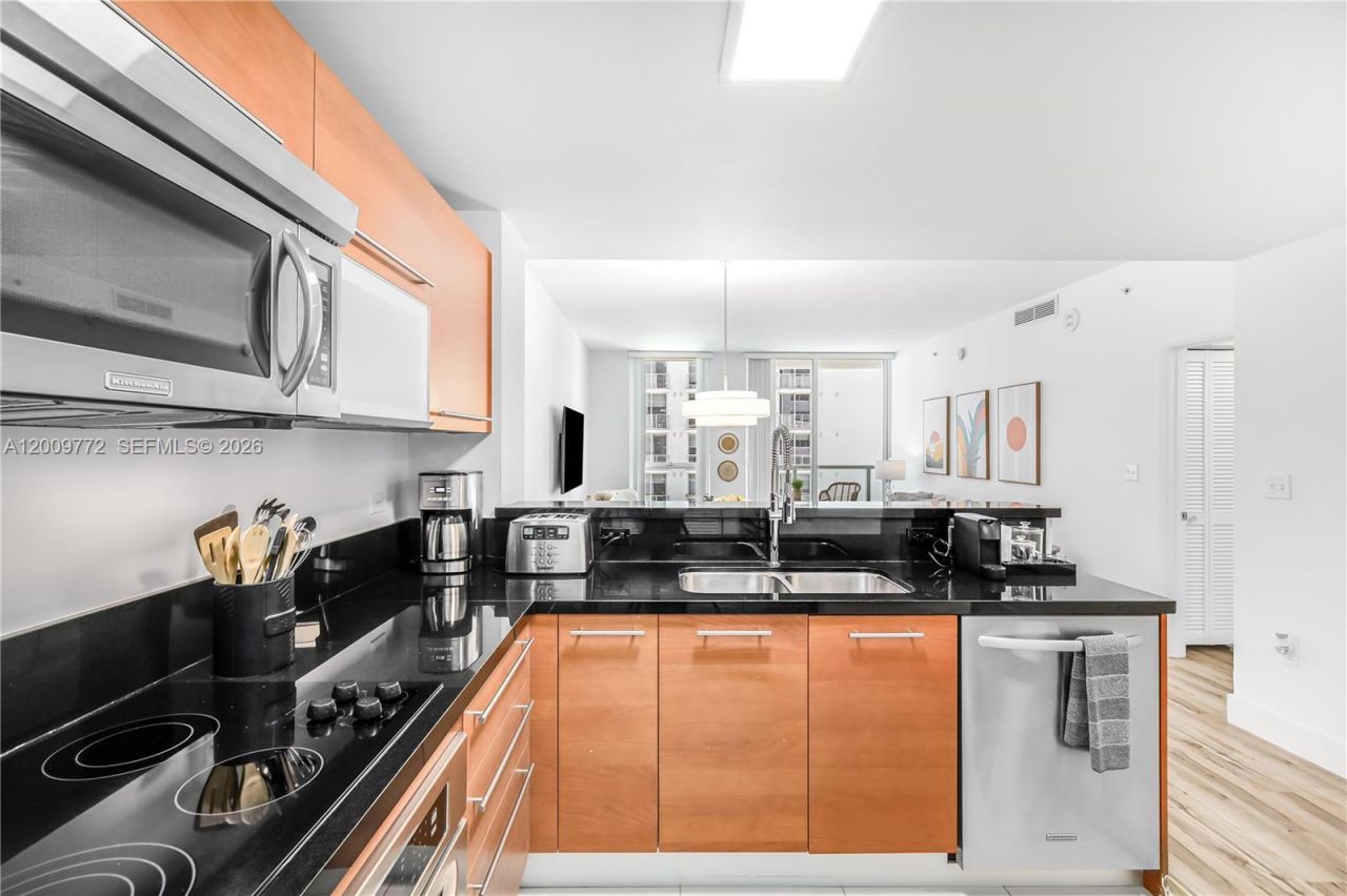 253 NE 2nd St , Unit 1606, Miami, FL 33132 Photo