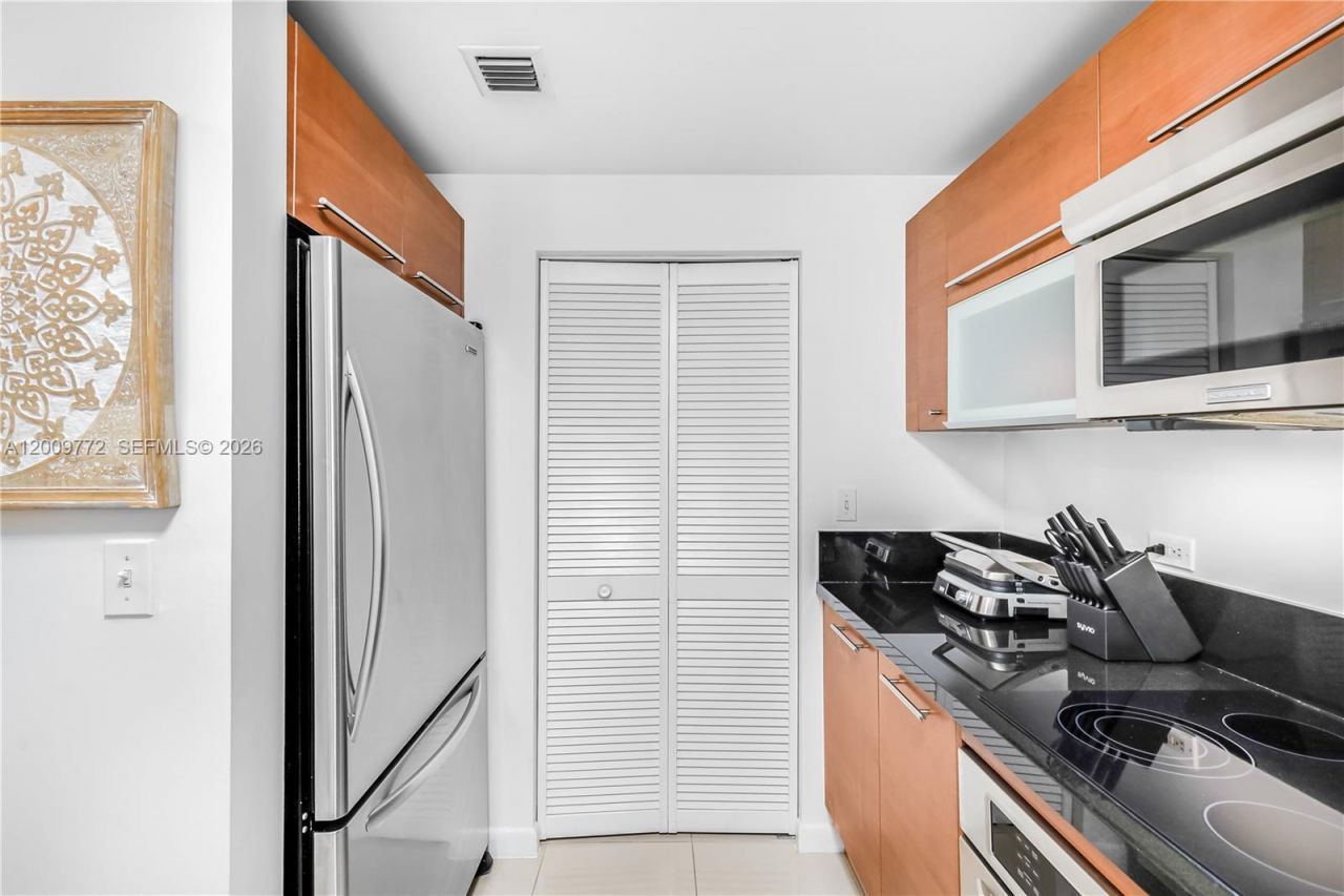 253 NE 2nd St , Unit 1606, Miami, FL 33132 Photo