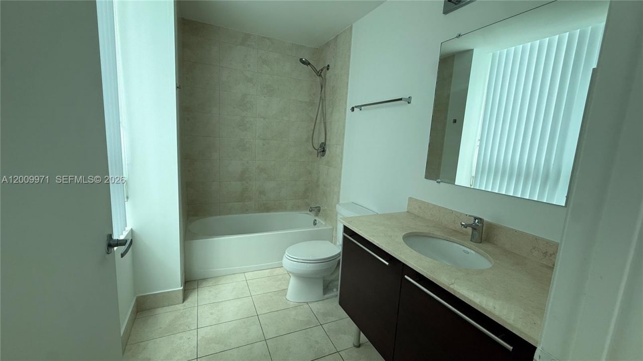 1900 N Bayshore Dr, Unit 1911, Miami, FL 33132 Photo