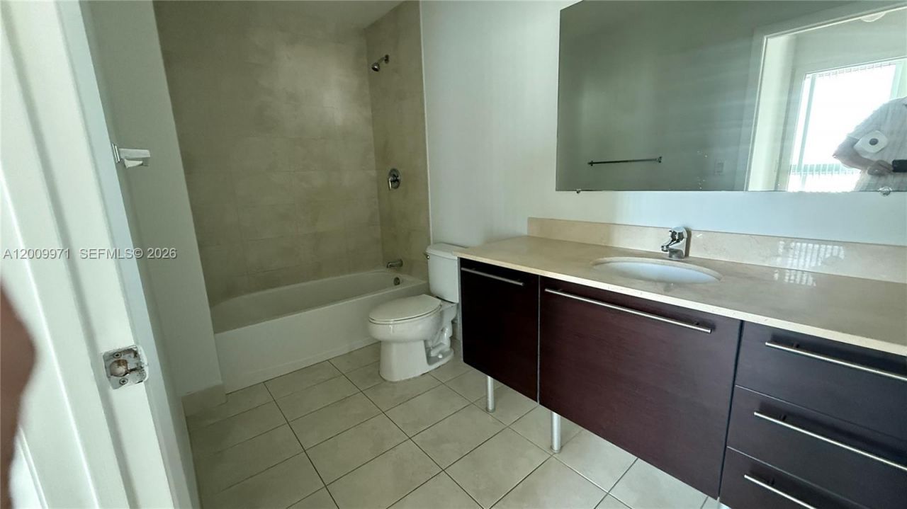 1900 N Bayshore Dr, Unit 1911, Miami, FL 33132 Photo