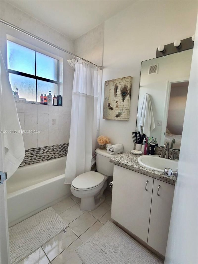 6120 NW 116th Pl , Unit 417, Doral, FL 33178 Photo
