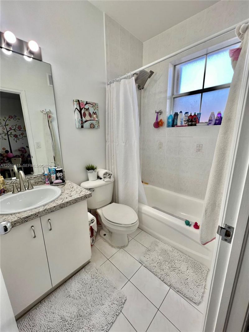6120 NW 116th Pl , Unit 417, Doral, FL 33178 Photo