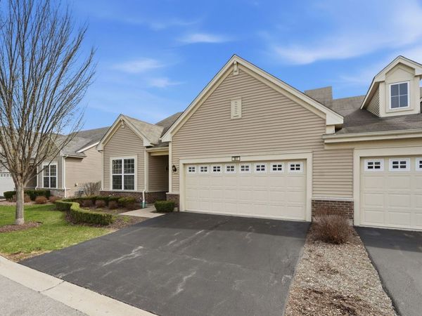 561 Autumn Circle , Pingree Grove, IL 60140