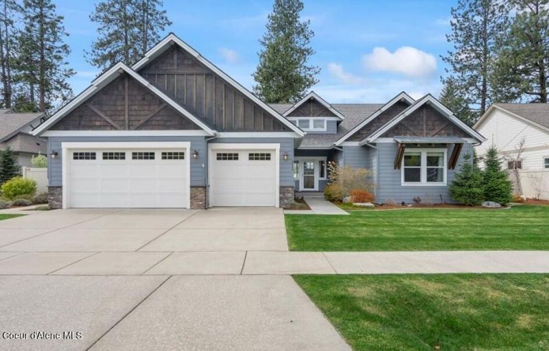 2240 E Thomas Hill Dr, Coeur d Alene, ID 83815 Main Photo