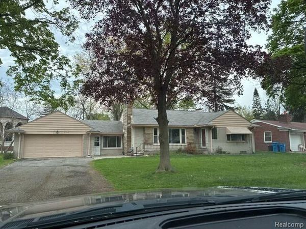 6766 Parkway Circle , Dearborn Heights, MI 48127