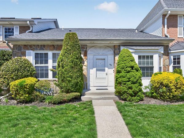 215 Summit Way , Syosset, NY 11791