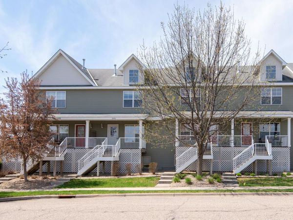2882 Clover Ridge Drive, Chaska, MN 55318
