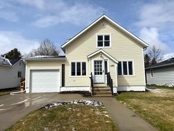 205 2nd Avenue SW, Roseau, MN 56751