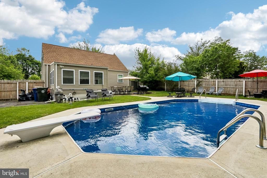 13 Spruce Avenue, Bordentown, NJ 08505 Main Photo