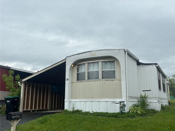 19 Roundtop Dr, Finleyville, PA 15332