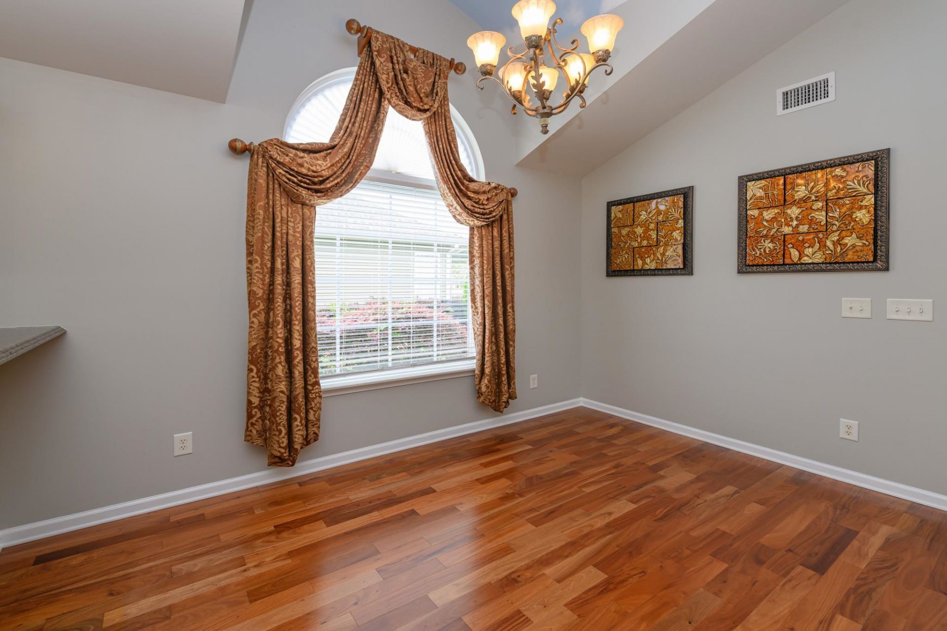 195 Sutter Dr.  Photo 12