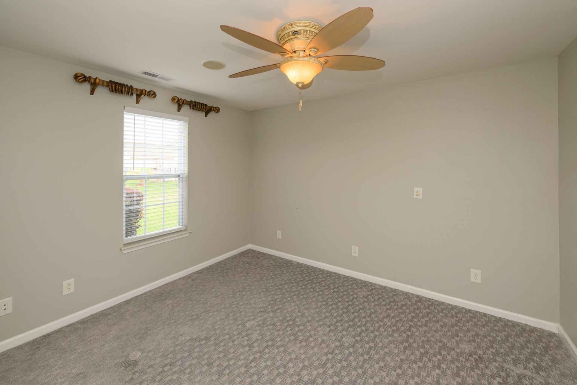 195 Sutter Dr.  Photo 23