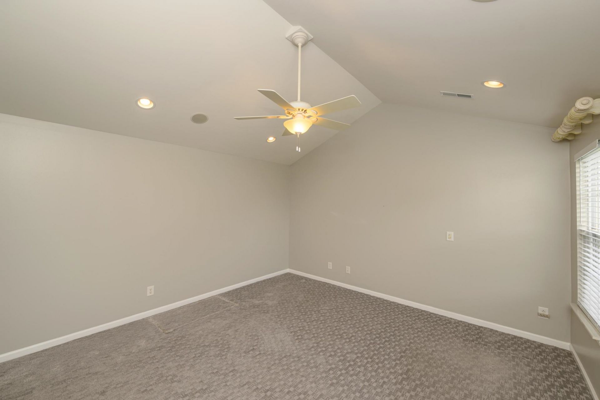 195 Sutter Dr.  Photo 30