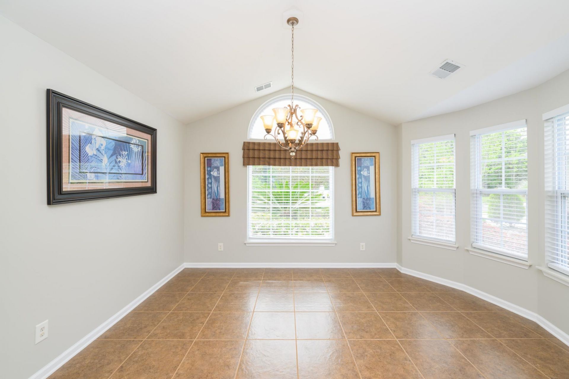195 Sutter Dr.  Photo 6