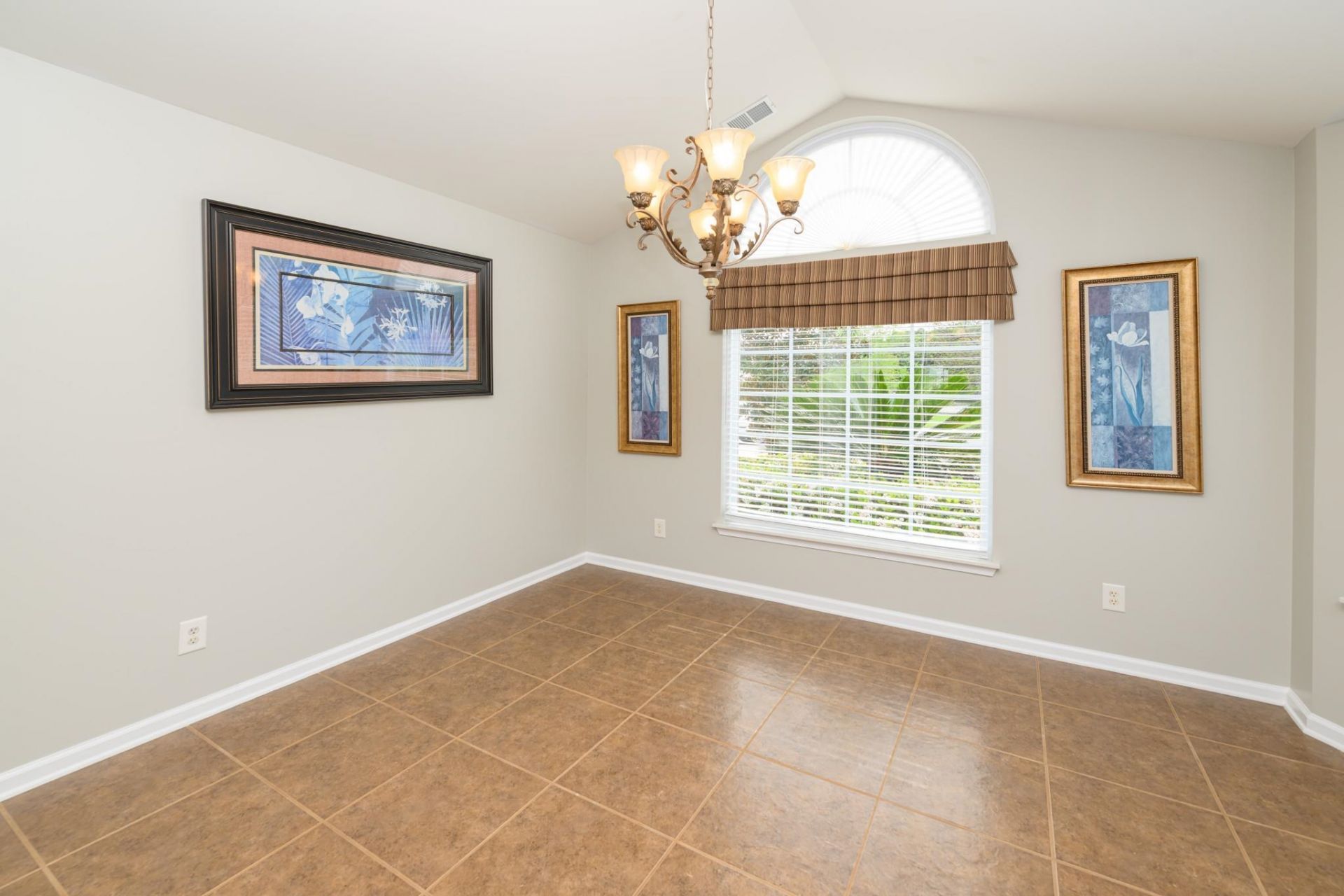 195 Sutter Dr.  Photo 9