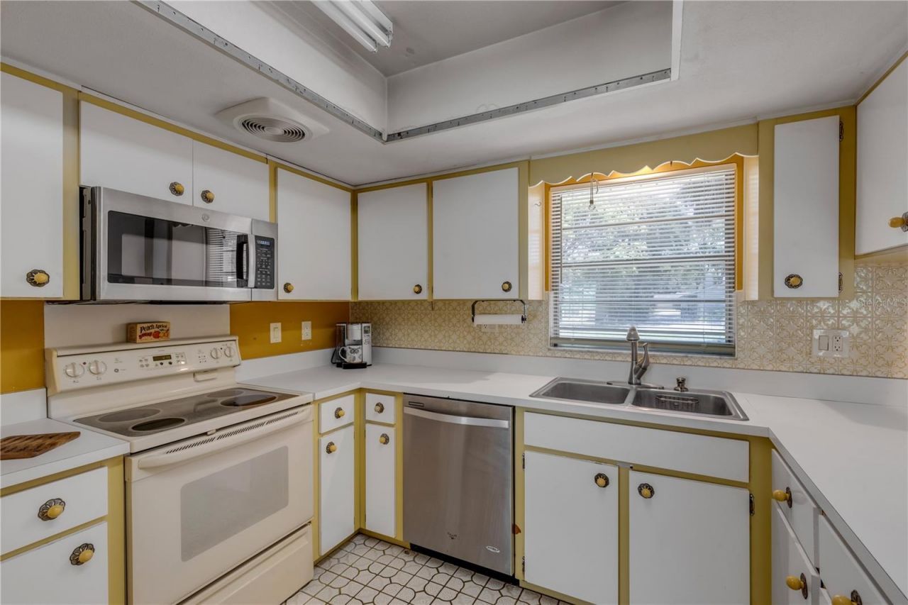 797 E 9th Avenue, New Smyrna Beach, FL 32169 Photo