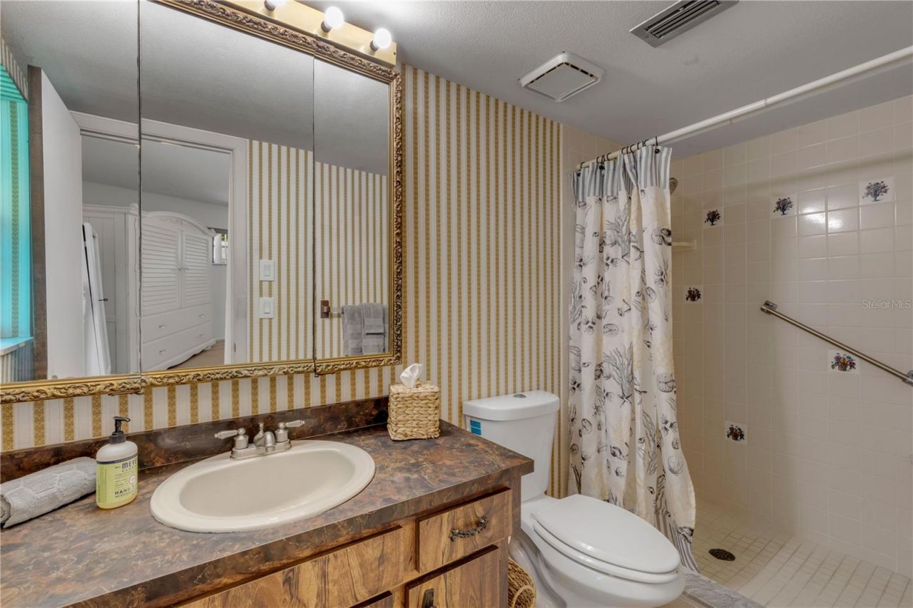 797 E 9th Avenue, New Smyrna Beach, FL 32169 Photo