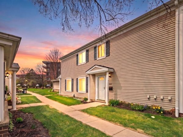 1220 Cove Drive NW, Unit 224D, Prospect Heights, IL 60070