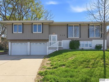 715 S 154th Street , Omaha, NE 68154