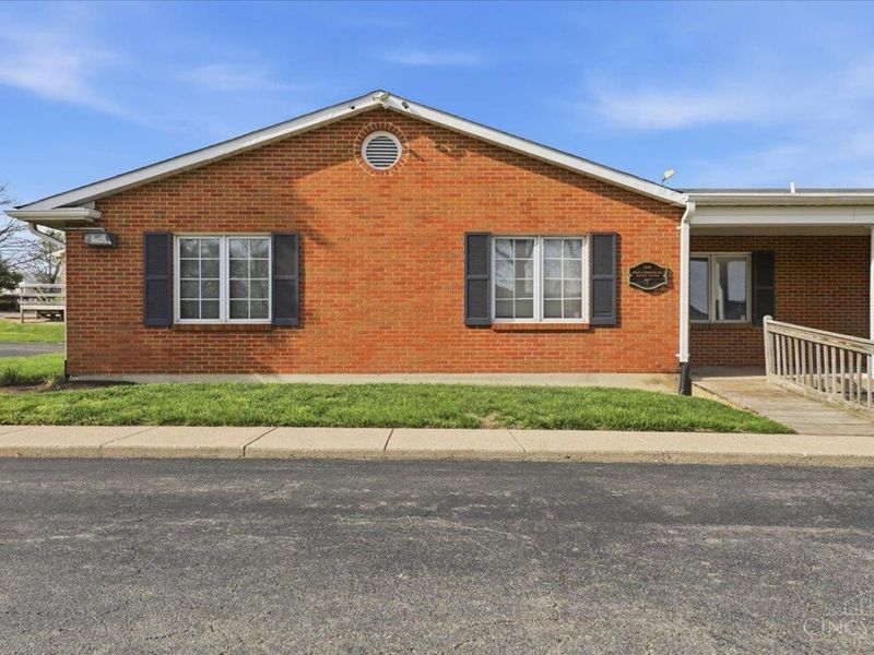 136 N Breiel Boulevard, Middletown, OH 45042 Photo 2