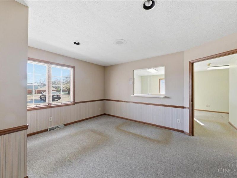 136 N Breiel Boulevard, Middletown, OH 45042 Photo 9